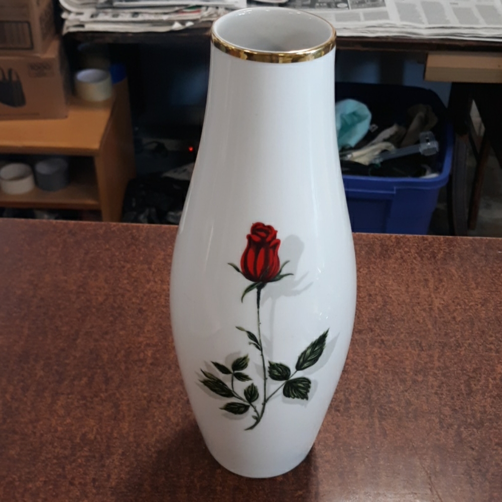 11" Tall Bavaria Rote Rose Flora Vase